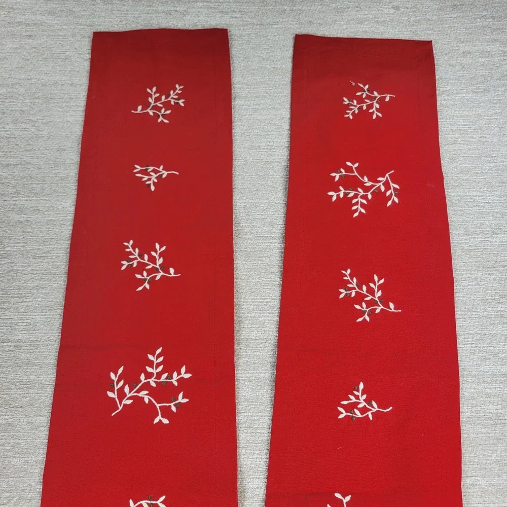Linum Mistel Table Runner Red Embroidered Mistletoe Vines Holiday Christmas